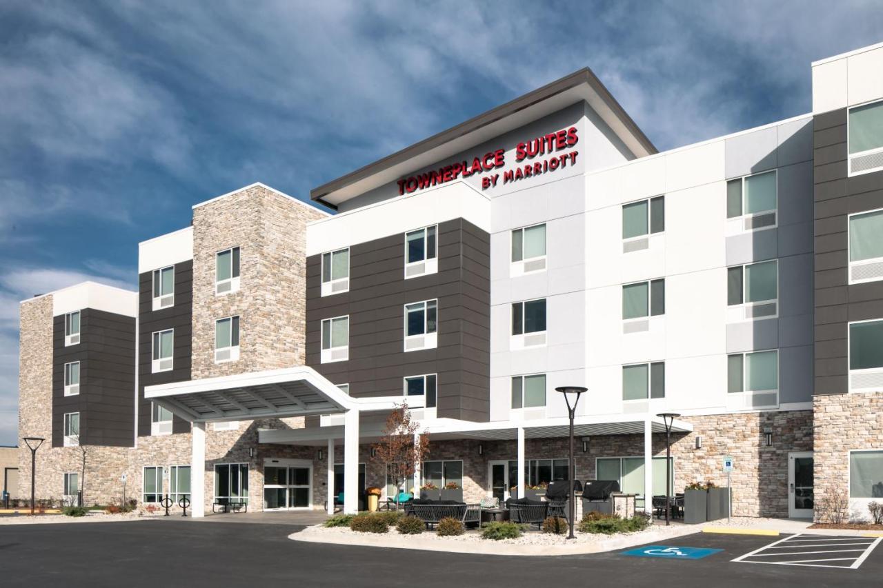 Towneplace Suites By Marriott Oconomowoc Εξωτερικό φωτογραφία
