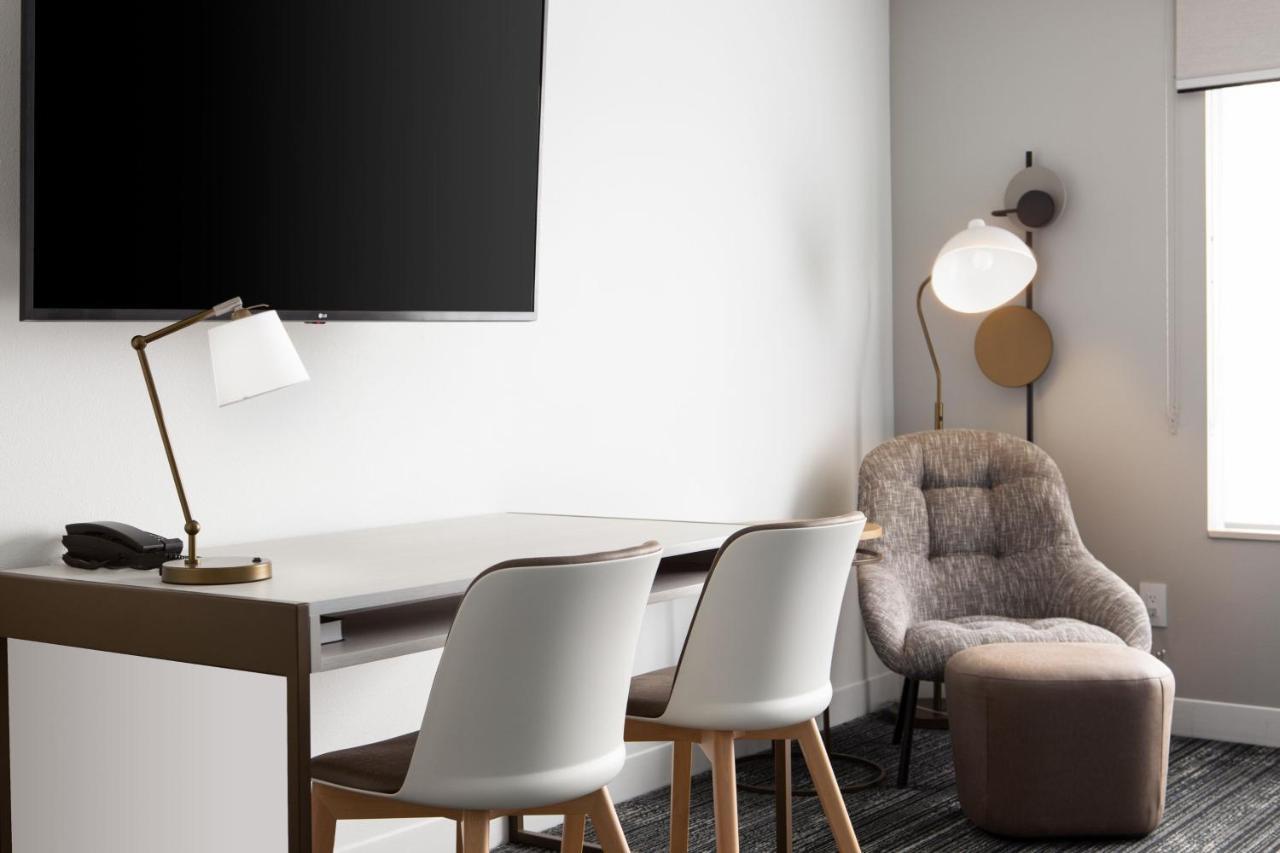 Towneplace Suites By Marriott Oconomowoc Εξωτερικό φωτογραφία