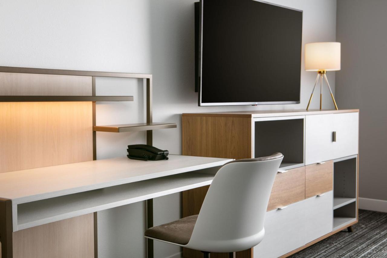 Towneplace Suites By Marriott Oconomowoc Εξωτερικό φωτογραφία