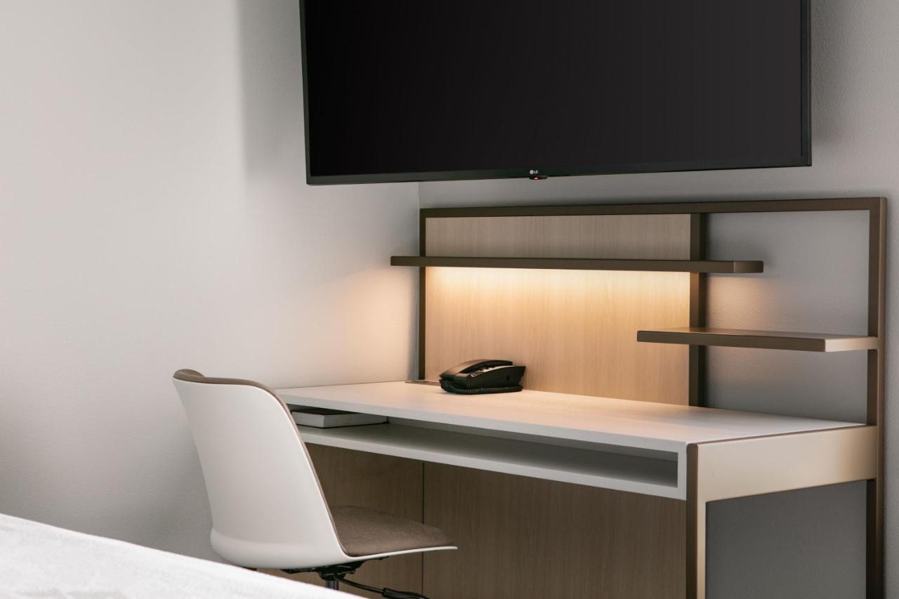 Towneplace Suites By Marriott Oconomowoc Εξωτερικό φωτογραφία